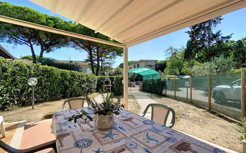 Casa dei Nonni: Appartamento, Ricorrere, Piscina, Condominio, Balcone, Hotel, Eco Hotel, Villa, Pianta Della Casa