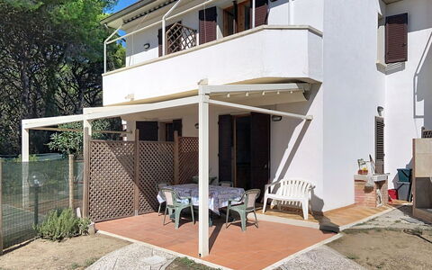 Casa dei Nonni: Appartamento, Ricorrere, Piscina, Condominio, Balcone, Hotel, Eco Hotel, Villa, Pianta Della Casa
