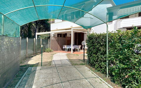 Casa dei Nonni: Appartamento, Ricorrere, Piscina, Condominio, Balcone, Hotel, Eco Hotel, Villa, Pianta Della Casa