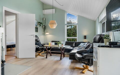 Gunnild - 200M to the Fjord: Interior Design, Pavimentazione, Mobilia, Legna, Soffitto, Pavimento In Legno, Pavimento, Soggiorno, Illuminazione, Casa