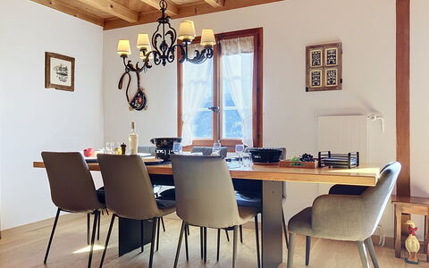 Chalet Perry: Mobilia, Interior Design, Pavimentazione, Pavimento, Sedia, Tavolo, Legna, Sala Da Pranzo, Cucina & Sala Da Pranzo Tavolo, Pavimento In Legno