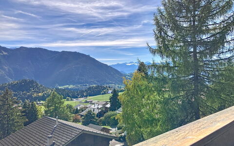 Chalet Perry: Cielo, Geografia Montane, Montagna, Collina, Highland, Hill Station, Catena Montuosa, Paesaggio, Larice, Cresta