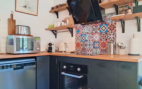 Pignots: Cucina, Elettrodomestico Da Cucina, Interior Design, Mobilia, Controsoffitto, Apparecchio Major, Legna, Cabinetry, Pavimentazione, Camera