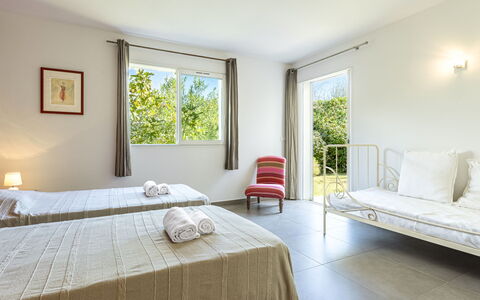 Cala Rossa: Mobilia, Pavimentazione, Mobili Da Esterno, Pavimento, Piscina, Sedia, Ricorrere, Shade, Letto, Hotel