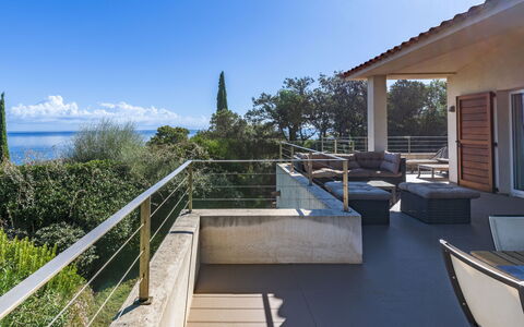 Cala Rossa: Balcone, Shade, Mobili Da Esterno, Ricorrere, Eco Hotel, Portico, Corrimano, Struttura Esterna, Deck, Villa