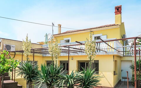 Mateja: Zona Residenziale, Casa, Shade, Hacienda, Balcone, Pianta Della Casa, Eco Hotel, Vaso Di Fiori, Villa