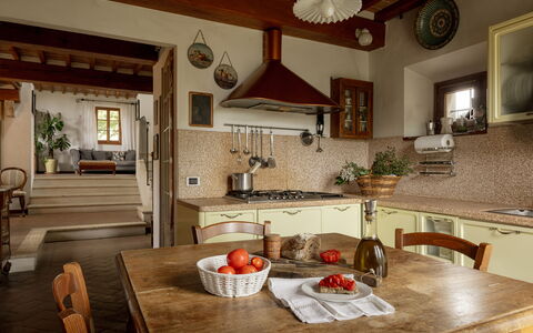 Podere Selva, Pool, Chianti: Mobilia, Interior Design, Pavimentazione, Legna, Soffitto, Pavimento, Cucina, Casa, Camera, Illuminazione