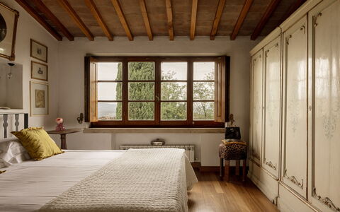 Podere Selva, Pool, Chianti: Mobilia, Letto, Interior Design, Camera Da Letto, Parete, Bedding, Legna, Pavimentazione, Lenzuolo, Pavimento