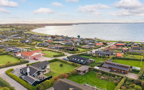 Takenya - 400M from the Sea: Zona Residenziale, Paesaggio, Costa, Costiera E Morfologie Oceanic, Casa, Sobborgo, Mare, Riva, Oceano, Estate