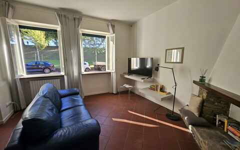 Adele: Pavimentazione, Interior Design, Mobilia, Pavimento, Legna, Soffitto, Camera, Illuminazione, Divano, Soggiorno