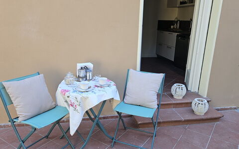 Adele: Mobilia, Sedia, Mobili Da Esterno, Sedia Pieghevole, Comfort, Tavolo Esterno, Balcone, Tavolino Da Caffè, Bracciolo, Cucina & Sala Da Pranzo Tavolo