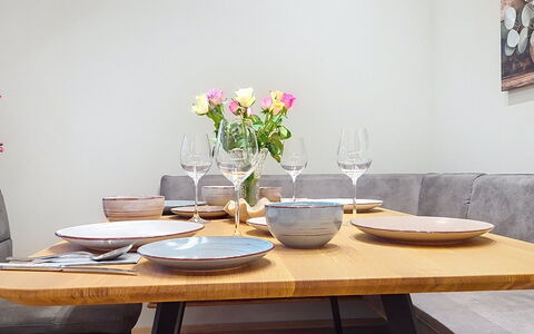Radstadt 26: Mobilia, Legna, Tavola, Tavolo, Cucina & Sala Da Pranzo Tavolo, Sala Da Pranzo, Cibo, Pavimentazione, Interior Design, Pavimento