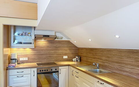 Wohlfühlnest St. Michael: Legna, Controsoffitto, Cucina, Interior Design, Pavimentazione, Casa, Pavimento, Soffitto, Illuminazione, Idraulico Fixture