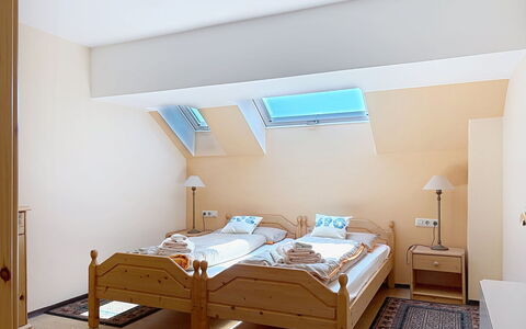 Wohlfühlnest St. Michael: Mobilia, Letto, Interior Design, Camera Da Letto, Legna, Soffitto, Camera, Pavimento, Bedding, Lenzuolo