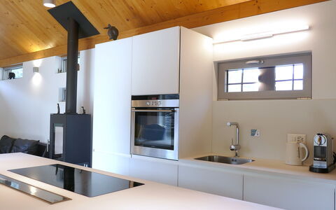 Valserhaus: Interior Design, Cucina, Pavimentazione, Controsoffitto, Parete, Legna, Soffitto, Pavimento, Mobilia, Cabinetry