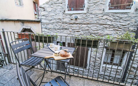 Santa Lucia: Brick, Estate, Giardino, Sobborgo, Driveway, Landscaping, Cortile, Hacienda, Agriturismo, Backyard