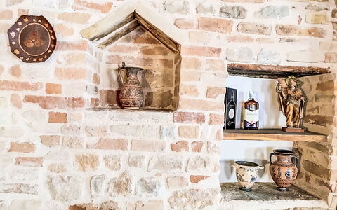 Dimora Castello: Brick, Estate, Giardino, Sobborgo, Driveway, Landscaping, Cortile, Hacienda, Agriturismo, Backyard