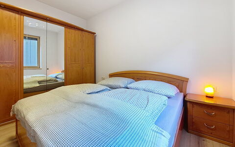 Oberladstätter: Letto, Camera Da Letto, Interior Design, Lenzuolo, Bedding, Legna, Pavimento, Camera, Pavimentazione, Mobilia