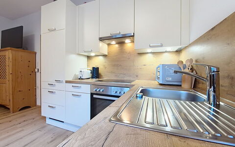 Oberladstätter: Cucina, Controsoffitto, Elettrodomestico Da Cucina, Mobilia, Pavimentazione, Interior Design, Legna, Cabinetry, Apparecchio Major, Pavimento