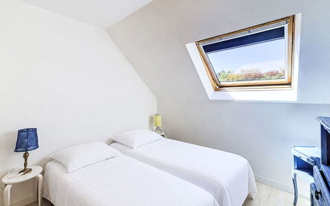 Stango: Interior Design, Pavimento, Soffitto, Letto, Pavimentazione, Camera Da Letto, Casa, Biancheria, Lenzuolo, Bedding