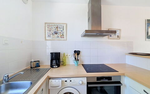 Stango: Elettrodomestico Da Cucina, Cucina, Apparecchio Major, Controsoffitto, Interior Design, Pavimentazione, Lavatrice, Cucina Stufa, Pavimento, Elettrodomestico