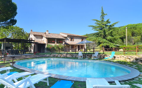 Casale Vepres: Ricorrere, Insediamento Umano, Mobili Da Esterno, Piscina, Villetta, Eco Hotel, Shade, Hacienda, Tempo Libero, Cortile