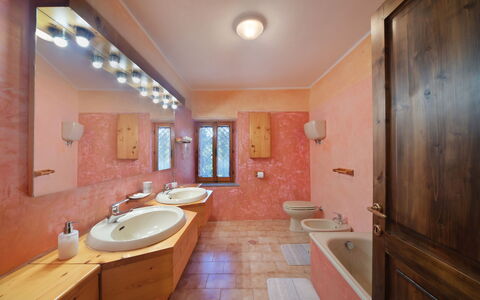 Casale Vepres: Interior Design, Pavimentazione, Parete, Lavandino Del Bagno, Pavimento, Idraulico Fixture, Soffitto, Lavello, Camera, Bagno