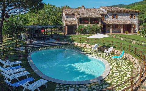 Casale Vepres: Piscina, Ricorrere, Mobili Da Esterno, Agriturismo, Estate, Giardino, Hacienda, Eco Hotel, Cortile, Villa