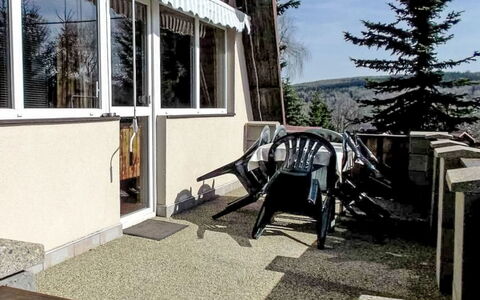 Svahová 1: Sedia, Balcone, Shade, Mobili Da Esterno, Illuminazione Diurna, Backyard