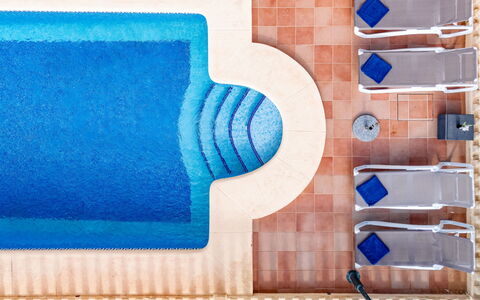 Vista Xalo: Blu, Piscina, Mobilia, Pavimentazione, Pavimento, Ricorrere, Materiale Composito, Mobili Da Esterno, Tempo Libero, Color Legno