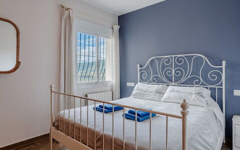 Vista Xalo: Letto, Camera Da Letto, Mobilia, Interior Design, Bedding, Pavimentazione, Pavimento, Lenzuolo, Biancheria, Camera