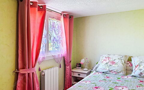 La Cabrette: Mobilia, Interior Design, Parete, Camera, Legna, Pavimento, Tenda, Tessile, Rosa, Camera Da Letto