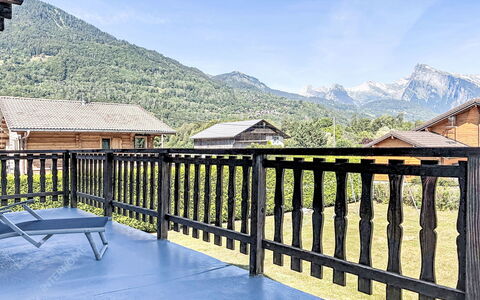 La Cabrette: Portico, Catena Montuosa, Balcone, Alpi, Recinzione, Cresta, Valle, Deck, Corrimano, Mobili Da Esterno