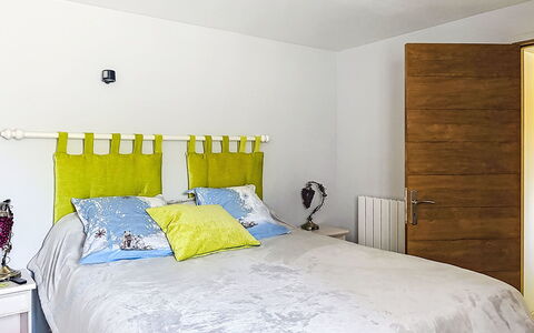La Cabrette: Letto, Mobilia, Bedding, Camera Da Letto, Lenzuolo, Interior Design, Biancheria, Legna, Tessile, Pavimentazione