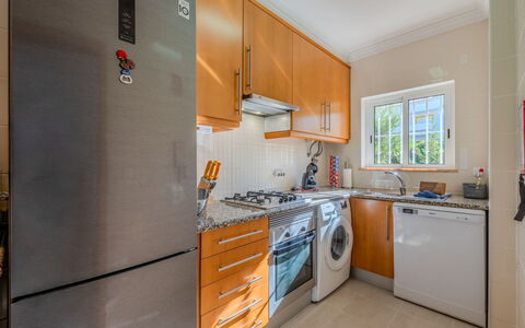 Encosta São José Escape: Elettrodomestico Da Cucina, Cucina, Apparecchio Major, Controsoffitto, Cabinetry, Pavimentazione, Frigorifero, Elettrodomestico, Legna, Cucina Stufa