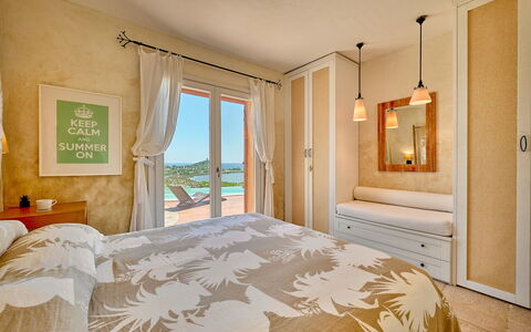 Villa Ananda 8: Mobilia, Interior Design, Legna, Pavimentazione, Camera Da Letto, Pavimento, Tessile, Letto, Illuminazione, Soffitto