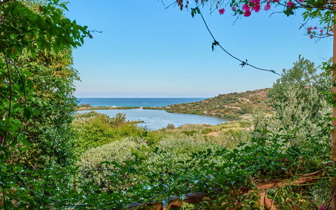 Villa Ananda 8: Blu, Acqua, Verde, Vegetazione, Paesaggio Naturale, Arbusto, Comunita 'Impianto, Costa, Riserva Naturale, Lago