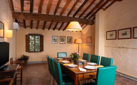 Villa del Poggio D'Oro 8: Mobilia, Interior Design, Parete, Tavolo, Pavimentazione, Legna, Soffitto, Sedia, Sala Da Pranzo, Camera