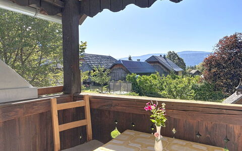Ferienhaus Huber: Legna, Villetta, Shade, Balcone, Portico, Latifoglie, Color Legno, Pianta Della Casa, Vaso Di Fiori, Struttura Esterna