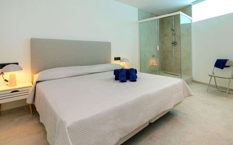 Abnorma: Mobilia, Interior Design, Letto, Camera Da Letto, Pavimentazione, Pavimento, Legna, Soffitto, Bedding, Lenzuolo