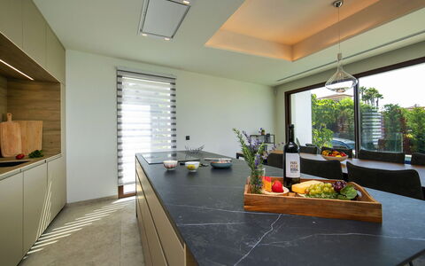 Abnorma: Interior Design, Pavimentazione, Mobilia, Controsoffitto, Pavimento, Cucina, Cucina & Sala Da Pranzo Tavolo, Cabinetry, Soffitto, Bicchiere