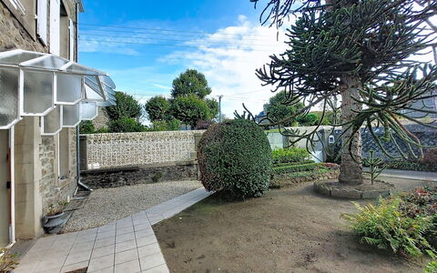 Saint Alexandre: Arbusto, Giardino, Landscaping, Shade, Cortile, Passerella, Sempreverde, Backyard, Cortile