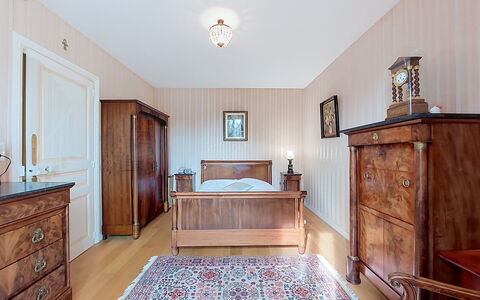 Saint Alexandre: Mobilia, Interior Design, Pavimentazione, Parete, Pavimento, Camera Da Letto, Legna, Soffitto, Letto, Cassetto