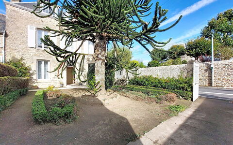 Saint Alexandre: Arbusto, Giardino, Landscaping, Giardino Botanico, Cortile, Passerella
