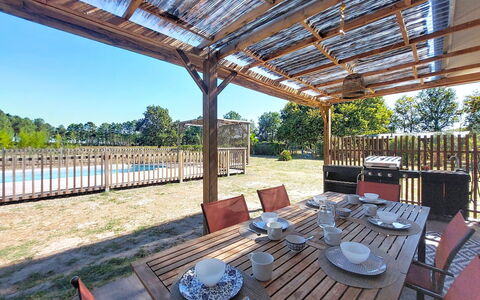 Tartoure: Legna, Shade, Portico, Deck, Villetta, Color Legno, Latifoglie, Recinzione, Struttura Esterna, Eco Hotel