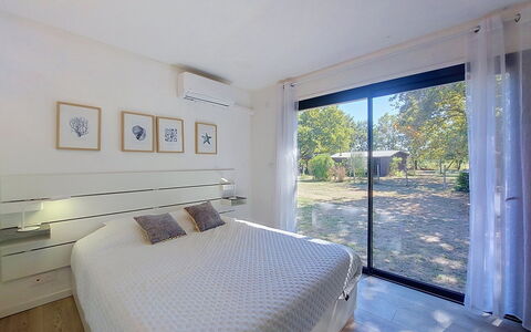 Tartoure: Letto, Camera Da Letto, Interior Design, Mobilia, Pavimentazione, Bedding, Pavimento, Lenzuolo, Soffitto, Casa