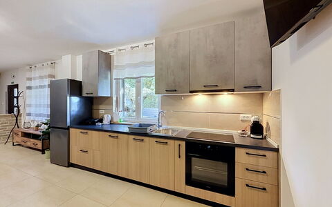Martina: Cucina, Elettrodomestico Da Cucina, Controsoffitto, Mobilia, Apparecchio Major, Interior Design, Cabinetry, Pavimentazione, Legna, Pavimento