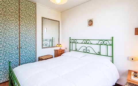 Casa Prais: Letto, Camera Da Letto, Interior Design, Bedding, Lenzuolo, Pavimentazione, Pavimento, Mobilia, Biancheria, Soffitto