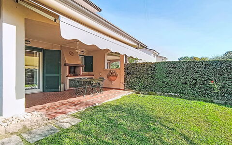 Casa Prais: Shade, Cortile, Backyard, Balcone, Tenda, Berlina, Hacienda