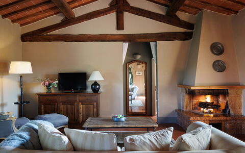 Tuscan Hamlet Relais Piettorri: Mobilia, Interior Design, Pavimentazione, Legna, Casa, Camera, Pavimento, Soffitto, Soggiorno, Illuminazione